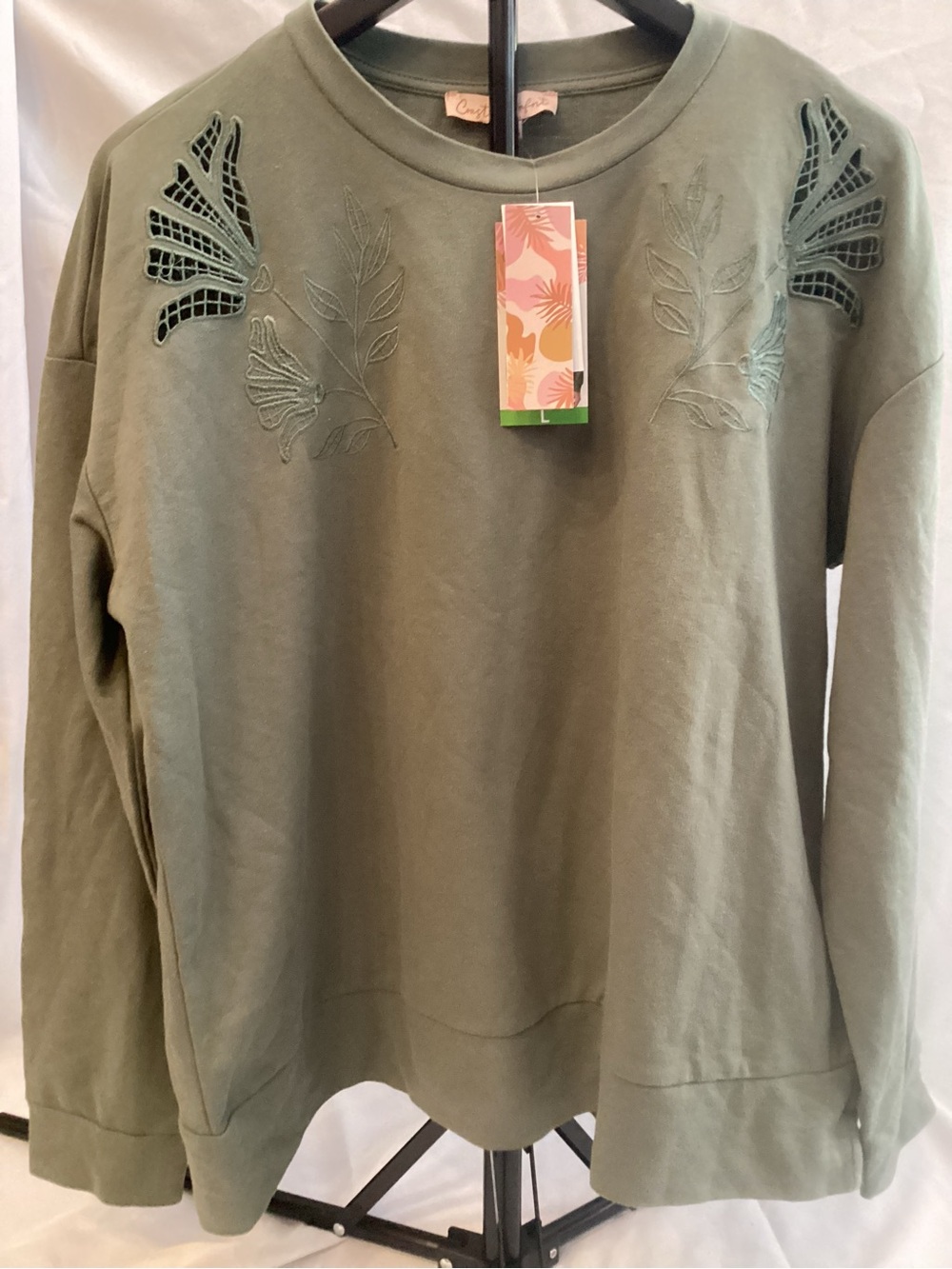 Coastal Comfort Olive Green Crewneck Sweatshirt with Leaf Embroidery